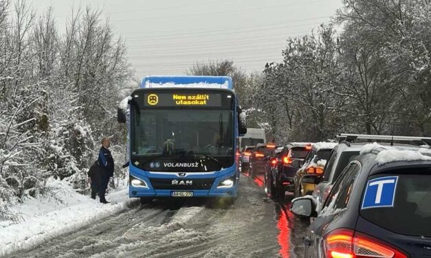 Fennakadás a havazás miatt: leállt a buszközlekedés Budakeszi térségében, Budaörs irányába kerülnek a járatok