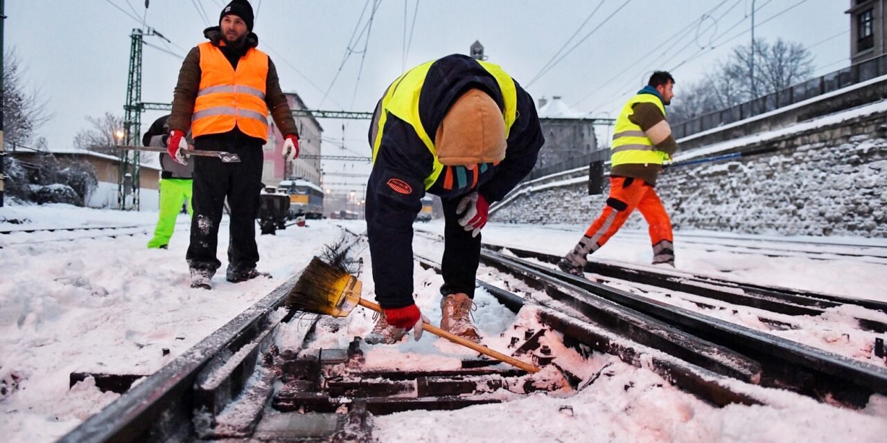 Eltört egy sín a győri fővonalon, fogalmi változás lépett életbe az elővárosi vonatoknál