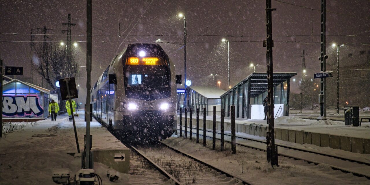 Hóhelyzet: váltóállítási problémákkal küzd a MÁV, kimaradnak és késnek a Budapest környéki járatok