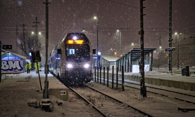 Hóhelyzet: váltóállítási problémákkal küzd a MÁV, kimaradnak és késnek a Budapest környéki járatok