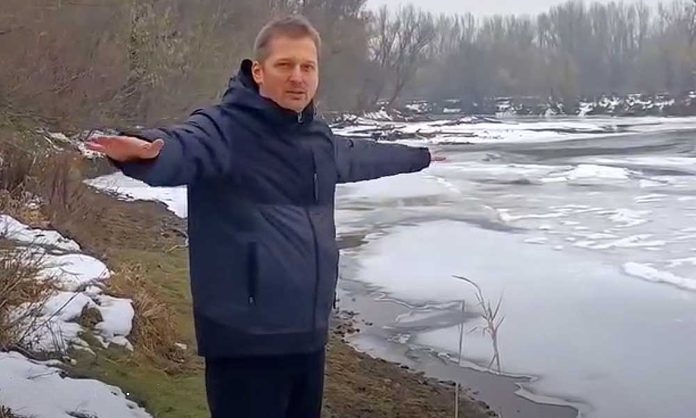 Megszólalt a hős kispapa, aki megmentette két kamaszlány életét, miután beszakadt alattuk a jég Szobnál