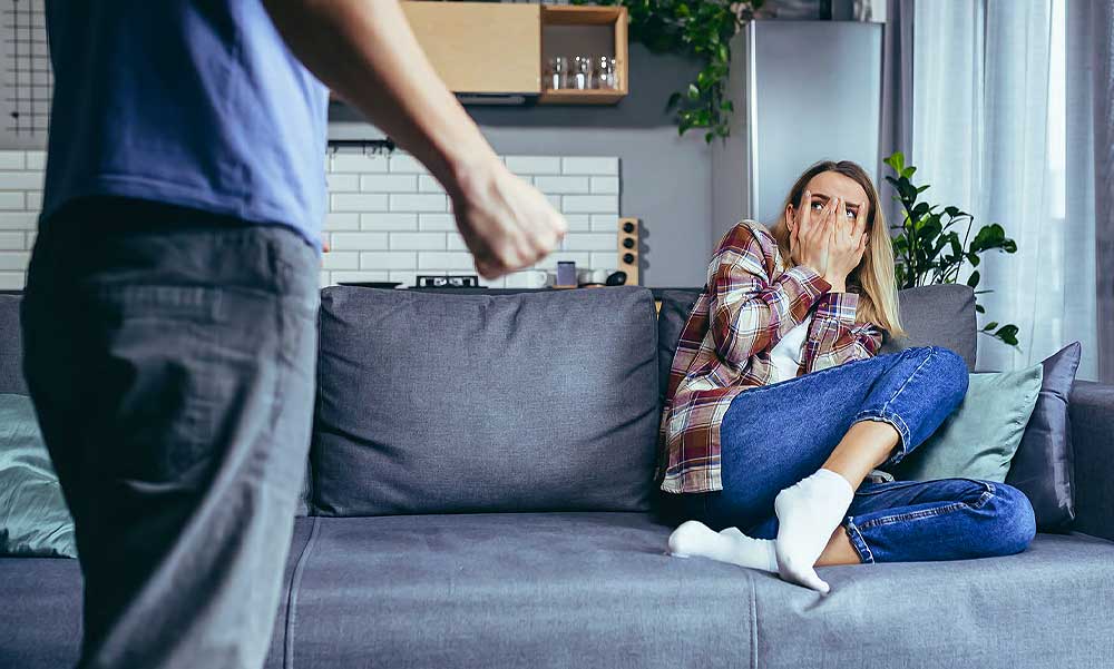 Gyilkosság az angyalföldi lakásban: Így védheted meg magad, ha a randiból rémálom lesz és az otthonodban rád támad az addig kedvesnek látszó férfi