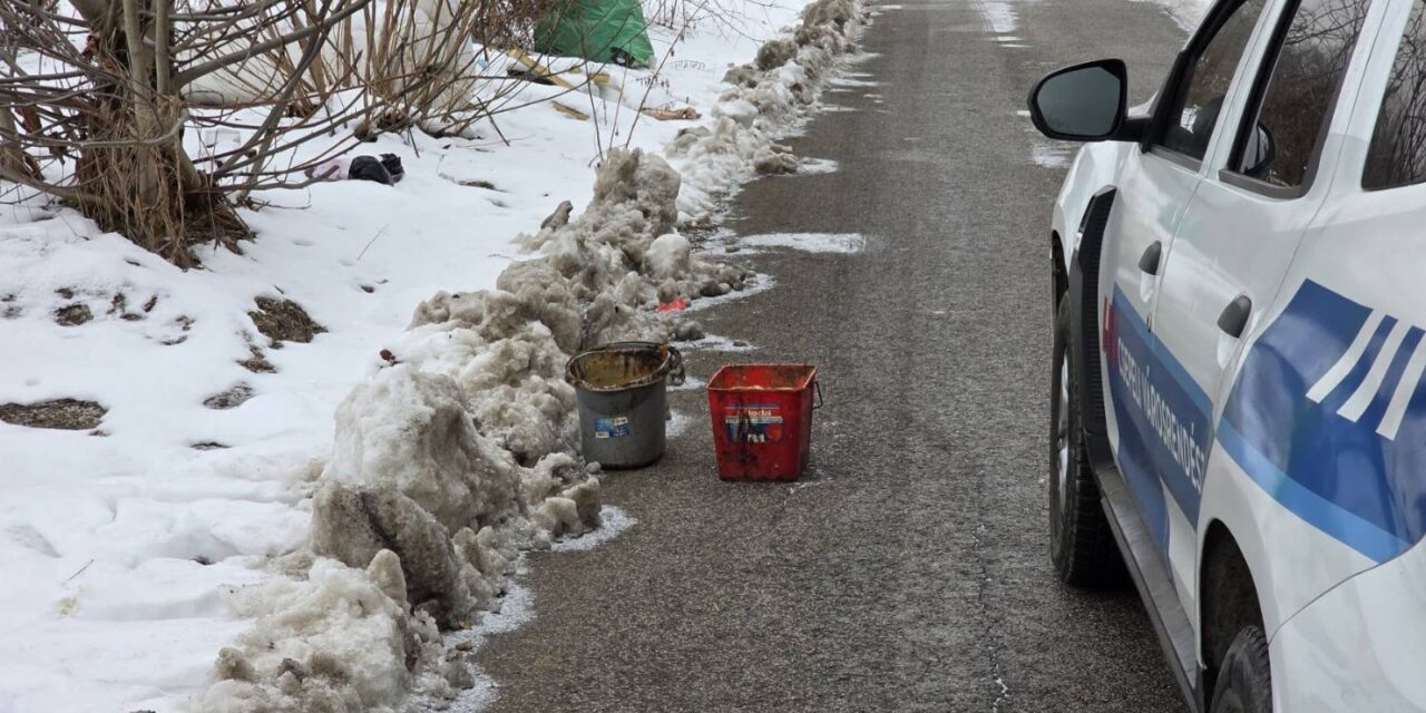 Hányinger: vödörrel hordták az emberi ürüléket az utca végébe Csepelen