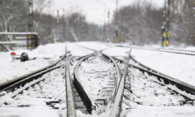 MÁV: a téli időjárás miatt a pénteki menetrend is jelentősen változik – így járnak a vonatok Budapest környékén