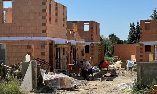 Évtizedes mélypontot értek el a lakásépítések, de Budapesten és környékén már látszik a fény az alagút végén