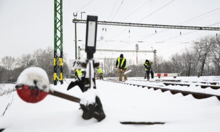 MÁV: a havazás miatt korlátozták a vonatközlekedést Kelenföldön, több elővárosi vonalon kimaradnak a járatok