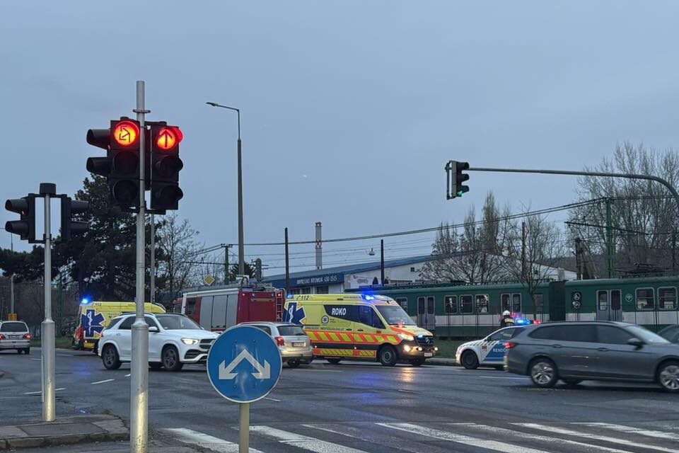 Fülhallgatóval a fülében gázolta el a HÉV a 14 éves fiút Óbudán, életveszélyes állapotban van