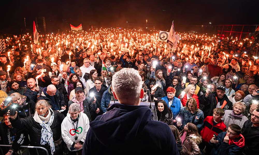 Magyar Péter Gödön: a Samsung több mint 500 milliárd közpénzt kapott, a választások után kivizsgálják, mennyi jutott ebből a helyi fideszeseknek