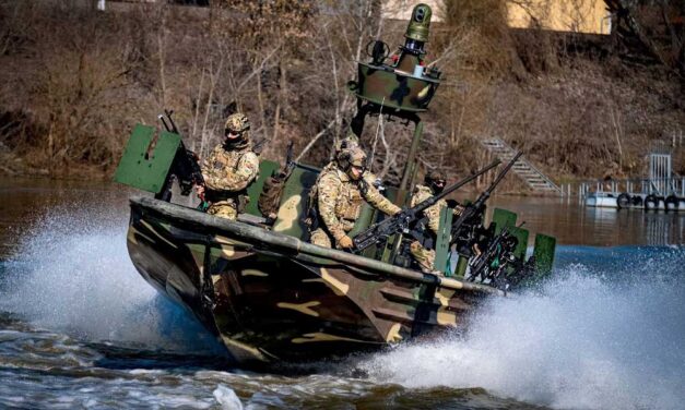 Megérkeztek a fegyveres katonák a Paksi Atomerőműhöz, Orbán Viktor az ukrán fenyegetettség miatt vezényeltek ki őket