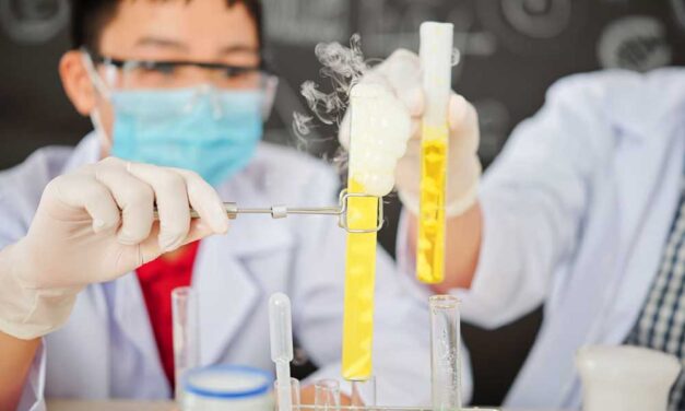 „Nincs mentség arra, ami az öcsémmel történt” – a nagykátai iskolában történt robbanás sérültjének testvére azt állítja, súlyos hiányosságokkal küzd az érintett intézmény