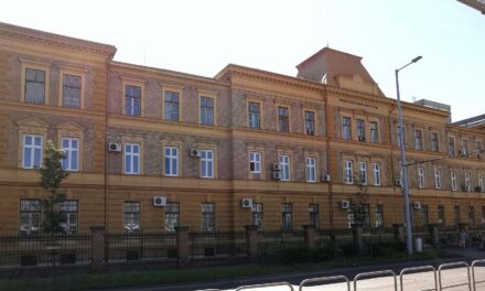 Leesett és meghalt a közszolgálati egyetem harmadéves diákja a 10. kerületi laktanya tetejéről