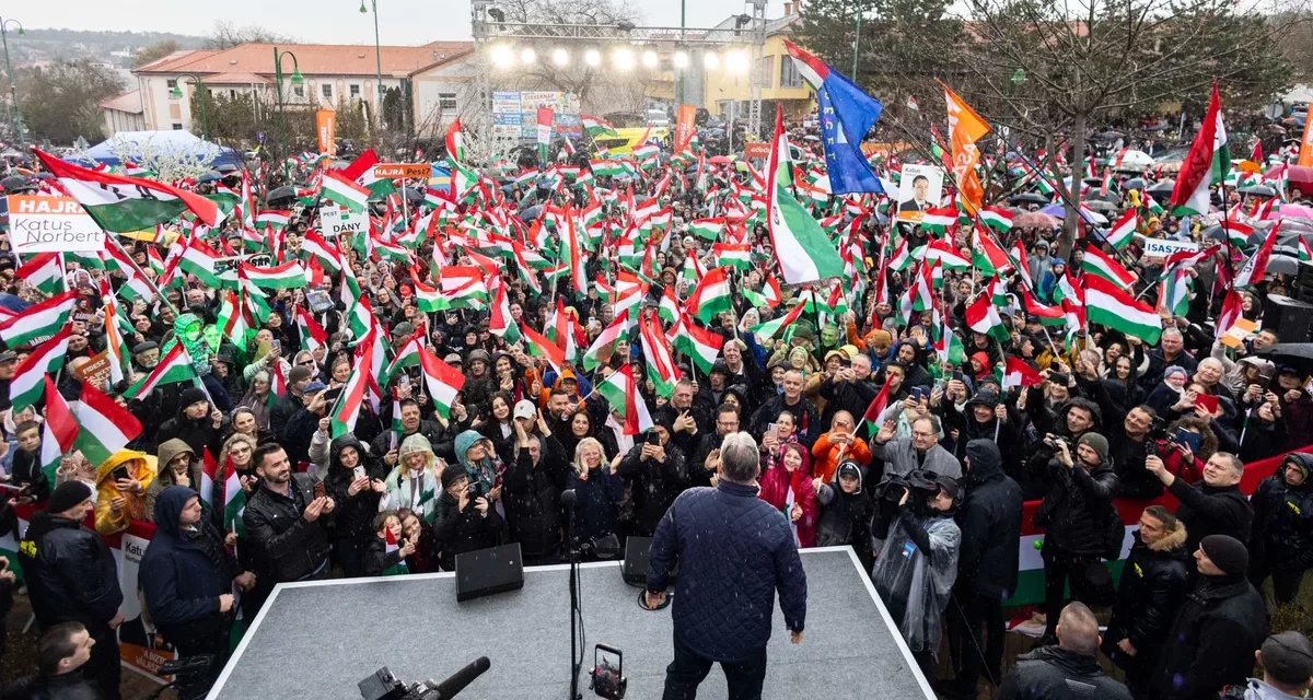 Balhé Orbán Viktor péceli fórumán: csoportos garázdaság miatt nyomoznak a fekete kabátosok dulakodók miatt