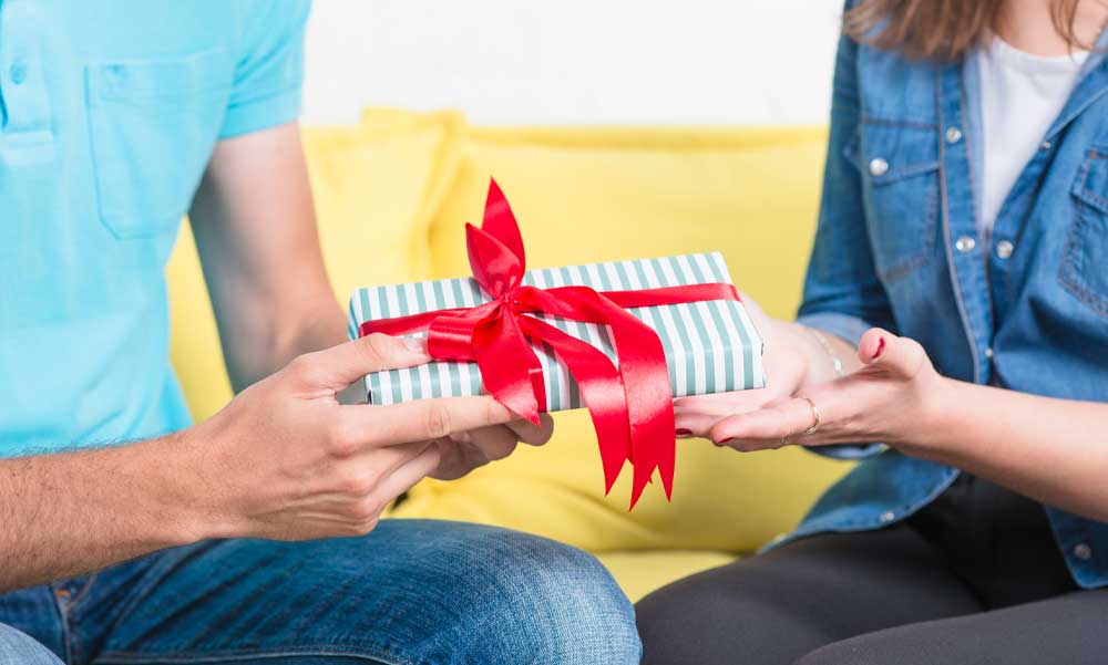 Fenntartható ajándékozás: hogyan lephetünk meg valakit tudatosan?