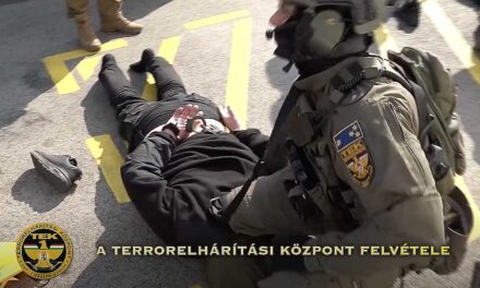 Titkos NAV buli: több kormányzati tisztségviselő is meghívást kapott arra a bulira, amely után holtan találtak egy tábornokot