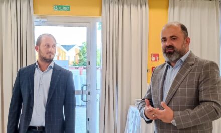 Bóna Zoltán fideszes képviselő foglalkoztatta papíron a letartóztatott halásztelki polgármester édesanyját