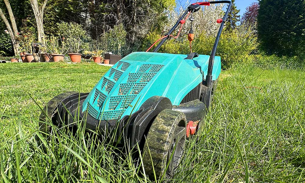 A fűnyírás 10 parancsolata: Így lesz gyönyörű a kerted, és marad meg a béke a szomszéddal