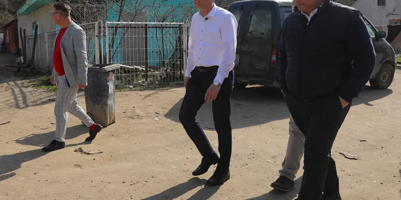 Több tízmilliót kapott Hankó Balázs minisztériumától az az egyesület, amely Penny-kártyákat osztogatott a választás előtt a miniszter körzetében