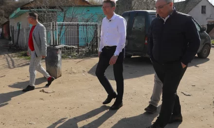 Több tízmilliót kapott Hankó Balázs minisztériumától az az egyesület, amely Penny-kártyákat osztogatott a választás előtt a miniszter körzetében