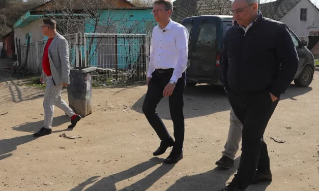 Több tízmilliót kapott Hankó Balázs minisztériumától az az egyesület, amely Penny-kártyákat osztogatott a választás előtt a miniszter körzetében