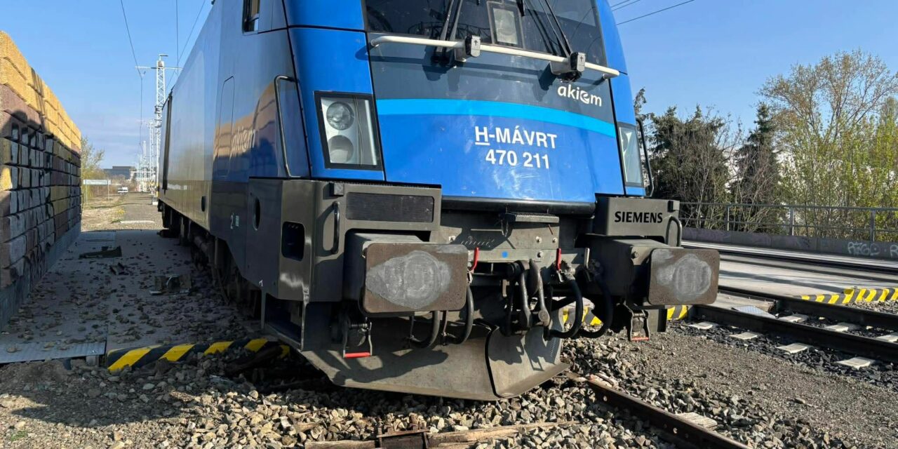 Kisiklott egy mozdony a soroksári vasútállomás közelében