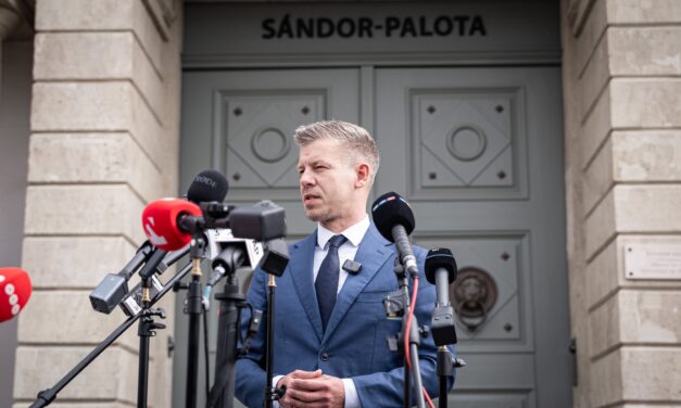 Magyar Péter bejelentette a Tisza-kormány 7 miniszterét