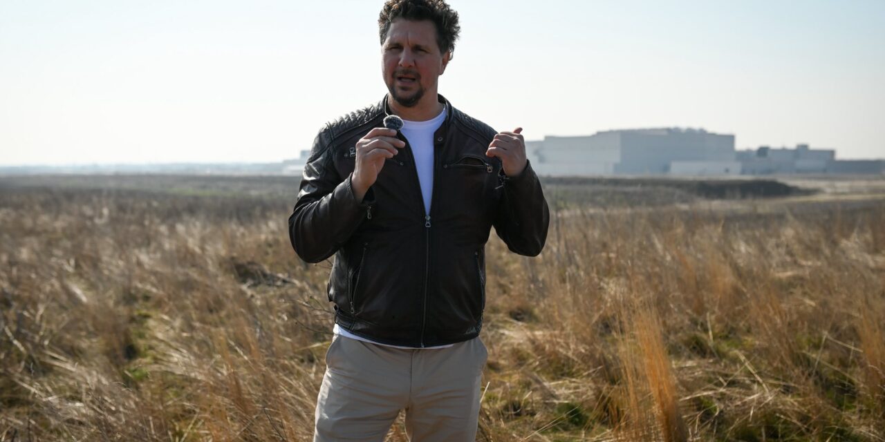 Tűz ütött ki az iváncsai akkumulátorgyárban, Nagy Ervin szerint több munkást kórházba vittek