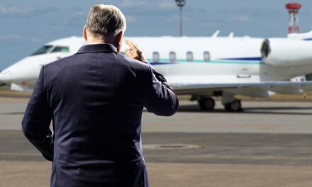 Kapkodva menekíti Orbán Viktor köre a lopott pénzt külföldre, a NAV már utalásokat állított le, közben egymás után szállnak fel a magánrepülők Ferihegyről és a bécsi reptérről