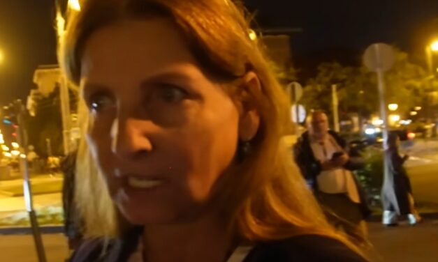 „Egy országot ne irányítson egy b.zi” – őrjönge szidalmazta Magyar Pétert Piliscsaba jegyzője, a helyiek petícióban kérik Juhász Andrea felmentését