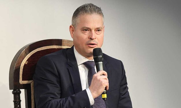 Korrupcióval gyanúsították meg Sára Botond főispánt, Józsefváros korábbi fideszes polgármesterét