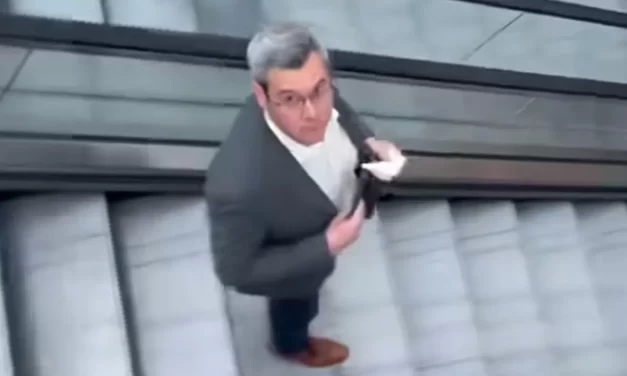 Anyázva választolt a sógora 8 milliárdos bizniszéről kérdező férfinak az Alleeban Takács Péter, leköszönő egészségügyi államtitkár – videó a cikkben