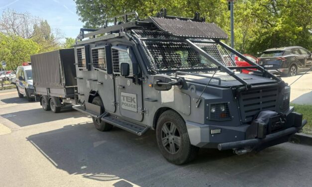 Túszejtés Kelenföldön: Nem engedte ki a lakásból barátnőjét egy férfi, TEK-esek vonultak a helyszínre