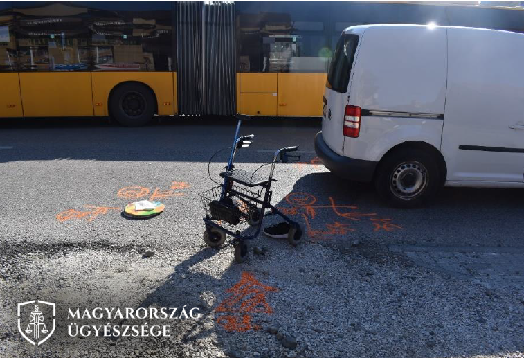 Tolatás közben gázolták halálra a járókeretes férfit Maglódon