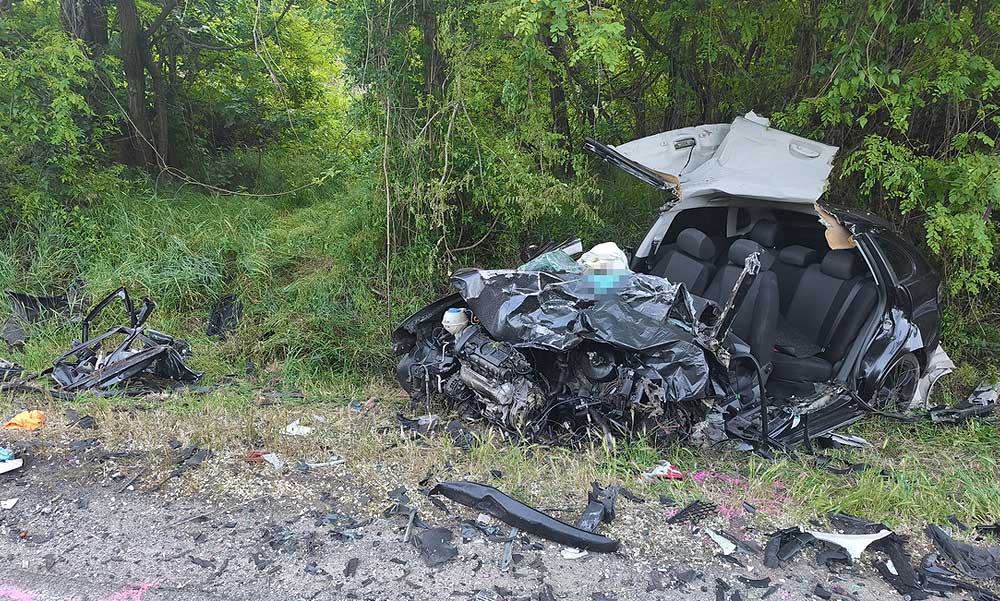 Frontális baleset Nagymaroson: az egyik sofőr a helyszínen meghalt