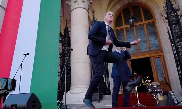 Tőkés László nagyon kiakadt a Kossuth téren táncoló Hegedűs Zsoltra, szerinte ennek az örömködésnek meg lesz még a böjtje