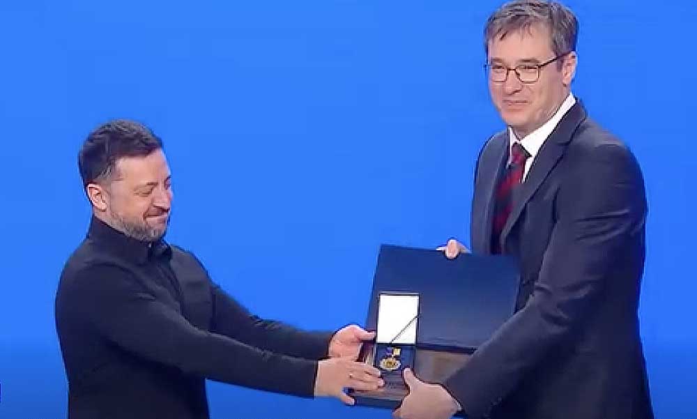 „Megmentő Város-díj”-at adományozott Budapestnek Volodimir Zelenszkij, a főpolgármester személyesen vette át a kitüntetést Kijevben