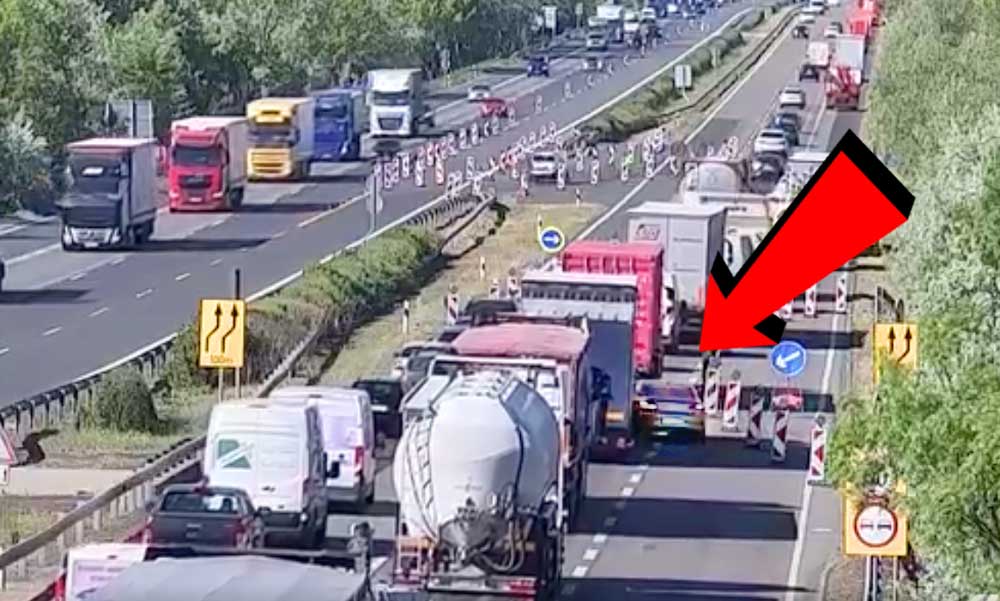Összenyomta a kamion a pofátlan autóst az M7-esen: Centiken múlt a tömegszerencsétlenség a terelésnél – VIDEÓ