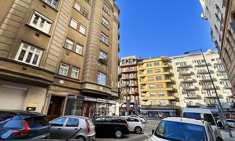 Szélhámos közös képviselőtől rettegnek Budapesten – Gyanús körülmények között landolnak idős lakók ingatlanjai és értékei a férfinél