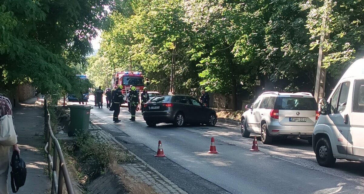 Baleset miatt teljes szélességében lezárták a Budakeszi utat, óriási a torlódás, a BKK járatai sem közlekednek