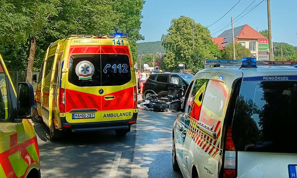 Meghalt a motoros, aki Nagykovácsiban ütközött egy autóval: a baleset miatt 5 órára teljesen megbénult a zsákfalu közlekedése