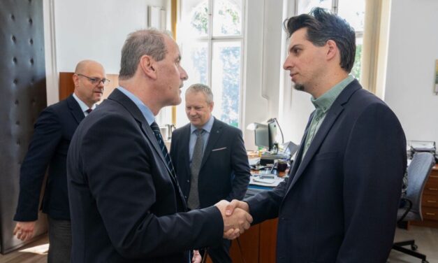 Hegedűs Zsolt lecserélte a Dél-pesti Centrumkórház teljes vezetését