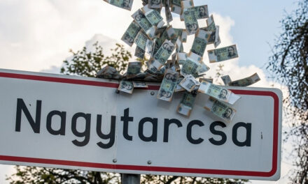 Pénzeső hullott a nagytarcsai Fidesz-jelöltre: A gyerekbántalmazás-ügybe keveredett férfi egyesülete milliókat kapott az NKA-fekete pénzekből