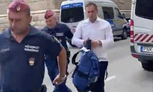 Őrsi Gergely ügyvédje: A húszezreses-karórás képek nem a polgármester házában készültek