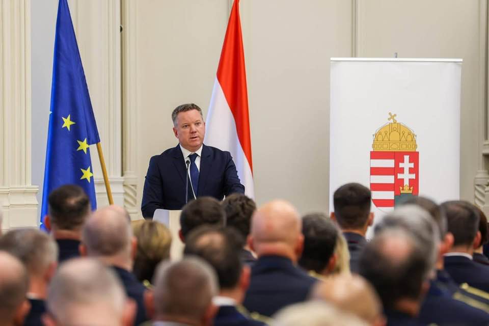 Pósfai Gábor belügyminiszter azonnali hatállyal leváltotta a katasztrófavédelem és a büntetés-végrehajtás vezetőjét