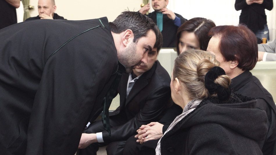 Agárdi “fényevők”: kiengedték a börtönből a a másfél éves gyermekét halálra éheztető nőt, a család visszatért a városba
