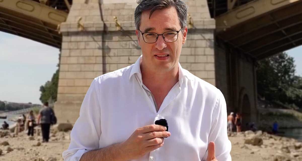 “Van egy rossz hírem” – mondta Karácsony Gergely a szárazon álló Margithíd pillérénél a Duna medrében