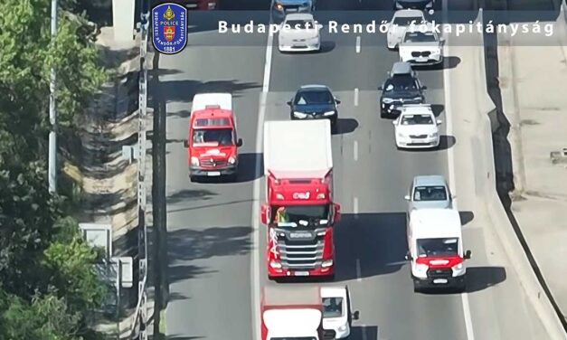 Razzia az M7-en: Drónokkal figyelték a leállósávban pofátlankodó autósokat, egymás után bírságolták meg őket