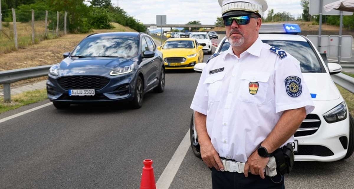 Óriási a torlódás a Hungaroringnél: Egyirányúsítottak több utat, megteltek a parkolók Mogyoródon, 100 ezer ember érkezik a Forma-1-re