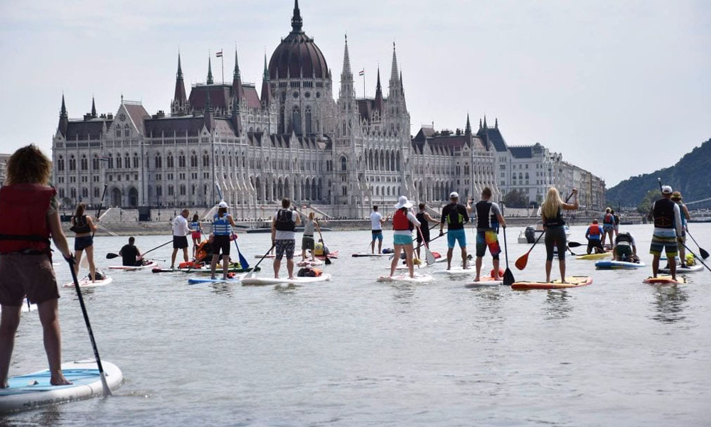 Hatalmas vízi parádé lesz a fővárosban: Szombaton rajtol a XI. Budapest SUP Fesztivál a Dunán