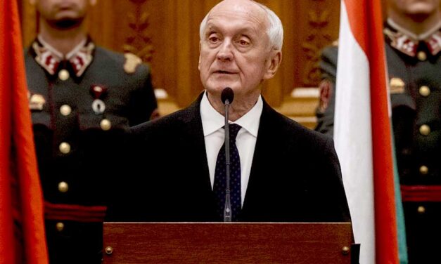 Mától hivatalosan is Baka András Magyarország köztársasági elnöke