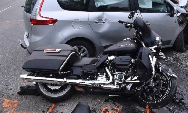 Súlyos baleset Gödöllőnél: Motorost ütött el egy ittas autós kanyarodás közben